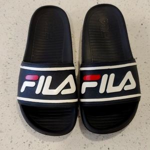 Fila slides